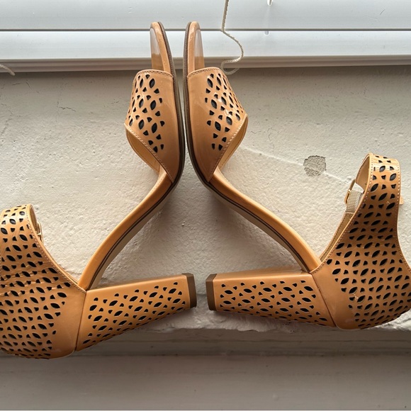 J Crew Patent Block Heel, 7.5 - Picture 4 of 9